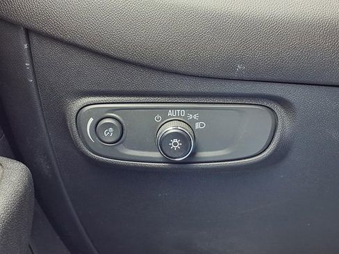 Used 2023 Chevrolet Equinox LT FWD image 18