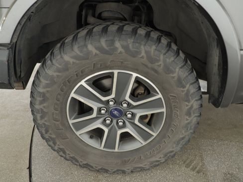 Used 2016 Ford F150 XLT w/ Equipment Group 302A Luxury image 5