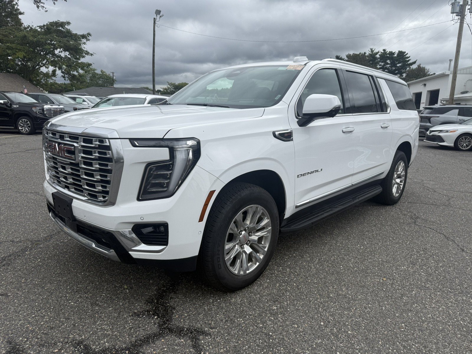 Used 2025 GMC Yukon XL Denali AWD/4WD image 7