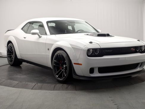 Used 2022 Dodge Challenger R/T Scat Pack RWD image 9