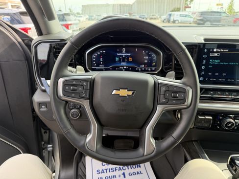 Used 2025 Chevrolet Silverado 1500 LTZ w/ LTZ Premium Package AWD/4WD image 4