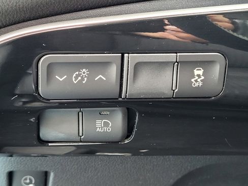 Used 2018 Toyota Prius Prime Plus image 8