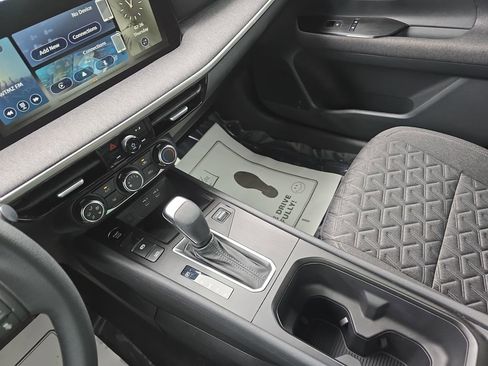 Used 2025 Nissan Kicks SV image 27