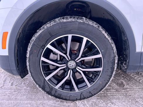 Used 2021 Volkswagen Tiguan SE image 10