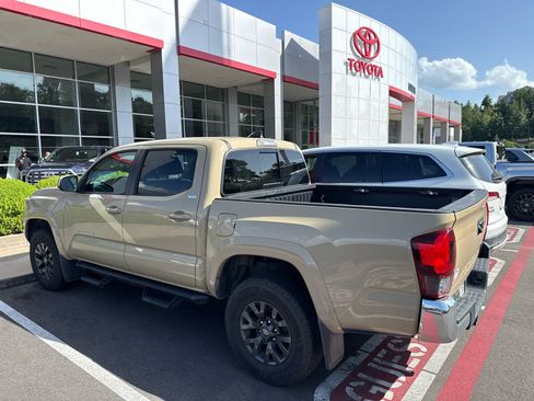 Used 2020 Toyota Tacoma SR5 RWD image 4