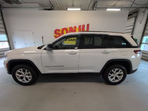 Used 2023 Jeep Grand Cherokee Limited AWD/4WD image 2