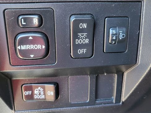 Used 2014 Toyota Tundra SR5 w/ SR5 Upgrade Package image 27