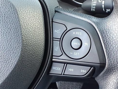 Used 2025 Toyota RAV4 XLE AWD/4WD image 11