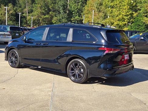 Used 2025 Toyota Sienna XSE image 3