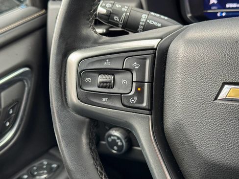 Used 2023 Chevrolet Suburban Premier image 32