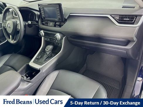 Used 2022 Toyota RAV4 XLE Premium image 29