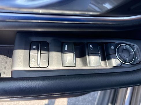 Used 2024 Chevrolet Tahoe Premier AWD/4WD image 22