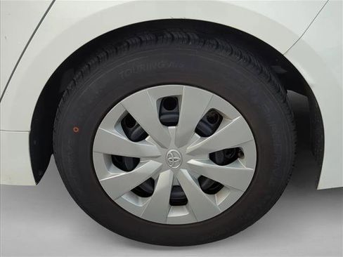 Used 2022 Toyota Corolla L image 6