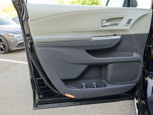 Used 2023 Toyota Sienna Limited AWD/4WD image 15