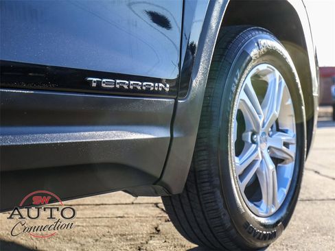 Used 2024 GMC Terrain SLE image 10