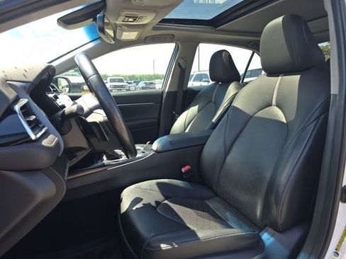 Used 2018 Toyota Camry XSE FWD image 9