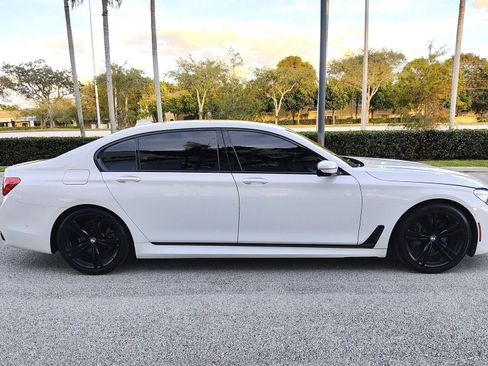 Used 2018 BMW 740i image 7