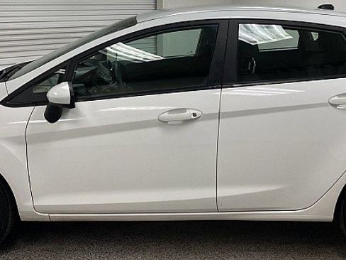 Used 2017 Ford Fiesta SE image 8