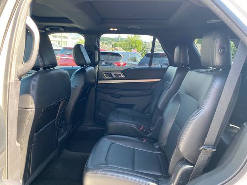 Used 2018 Ford Explorer XLT w/ Equipment Group 202A AWD/4WD image 23
