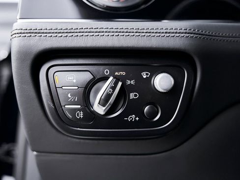 Used 2023 Bentley Bentayga Extended Wheelbase AWD/4WD image 57