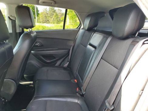Used 2018 Chevrolet Trax LT w/ LT Convenience Package AWD/4WD image 9