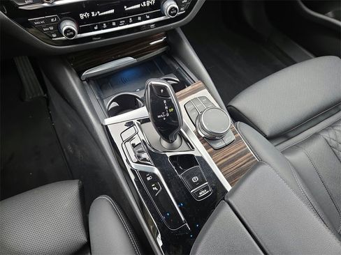 Used 2023 BMW 530e xDrive image 14