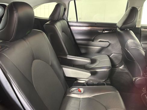 Used 2023 Toyota Highlander Limited AWD/4WD image 19