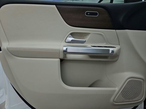 Used 2022 Mercedes-Benz GLB 250 4MATIC image 22