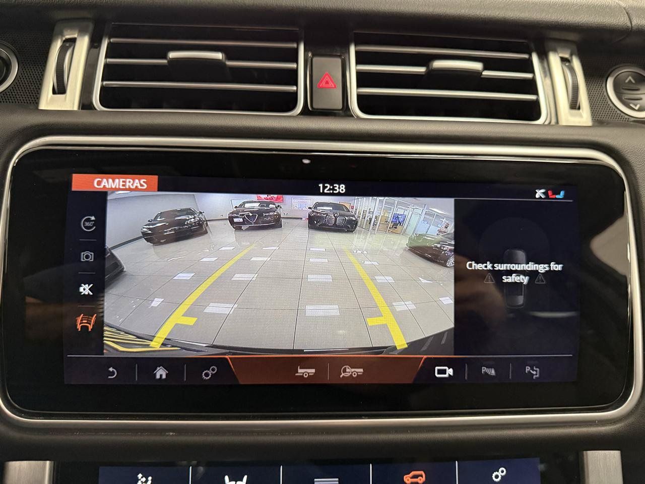 Used 2019 Land Rover Range Rover Long Wheelbase Supercharged AWD/4WD image 16