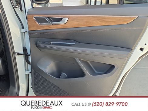 Used 2024 Volkswagen Atlas SE AWD/4WD image 17