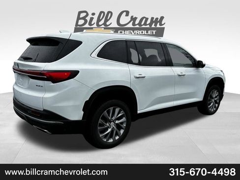 Used 2025 Buick Enclave Preferred FWD image 4