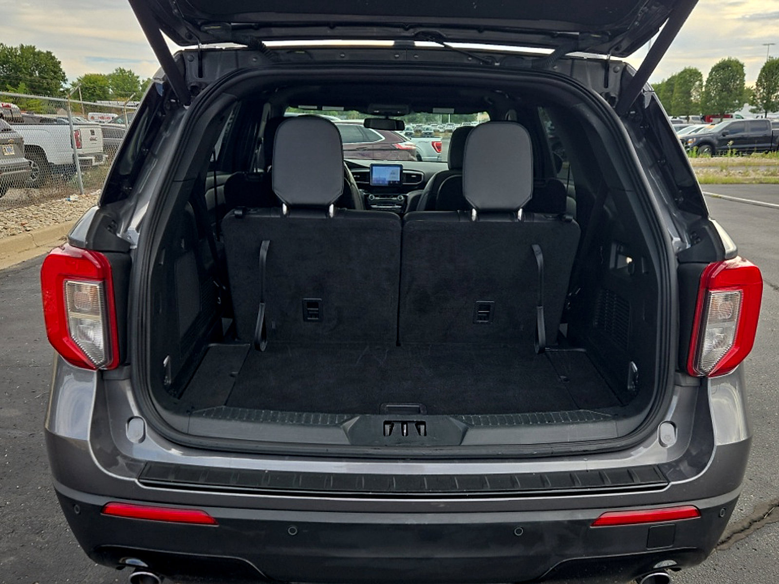 Used 2023 Ford Explorer ST-Line AWD/4WD image 24