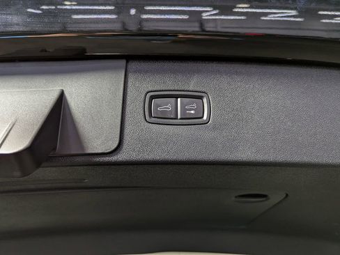 Used 2022 Porsche Cayenne Platinum Edition AWD/4WD image 46