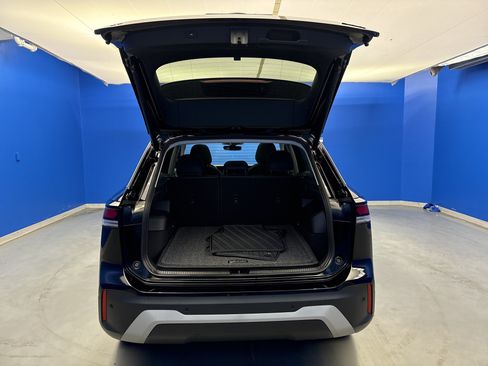 Certified 2025 Volkswagen Tiguan SE w/ Panoramic Sunroof Package AWD/4WD image 15