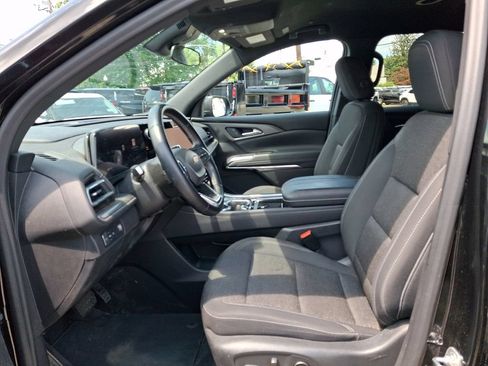 Used 2024 Chevrolet Traverse LT FWD image 14