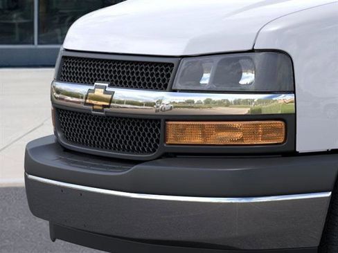 New 2025 Chevrolet Express 2500 w/ Enhanced Convenience Package image 7