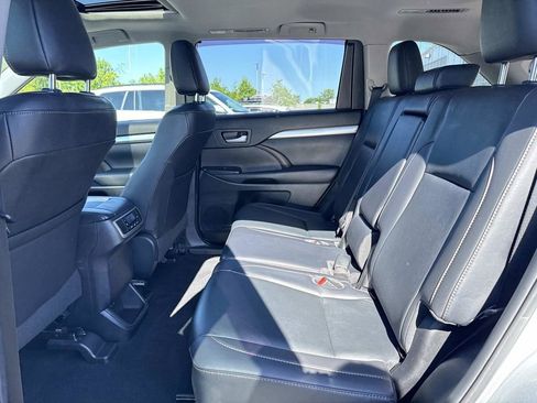 Used 2019 Toyota Highlander XLE AWD/4WD image 11