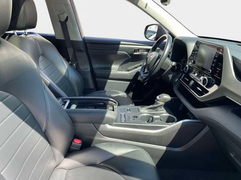 Used 2021 Toyota Highlander XLE FWD image 10