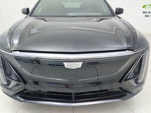 Used 2025 Cadillac Lyriq Sport AWD/4WD image 8