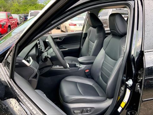 Used 2025 Toyota RAV4 XLE Premium image 8