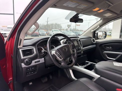 Used 2019 Nissan Titan PRO-4X image 4
