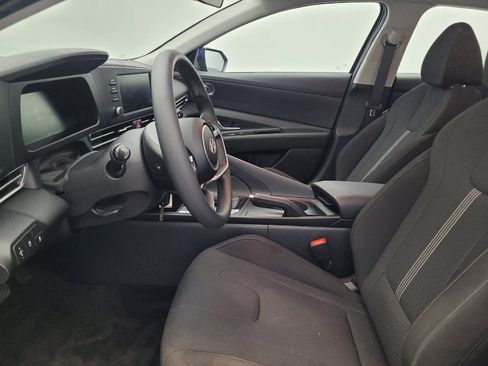 Used 2025 Hyundai Elantra SE FWD image 17