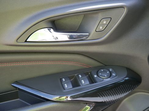 Used 2025 Chevrolet Trax RS w/ Driver Confidence Package FWD image 19