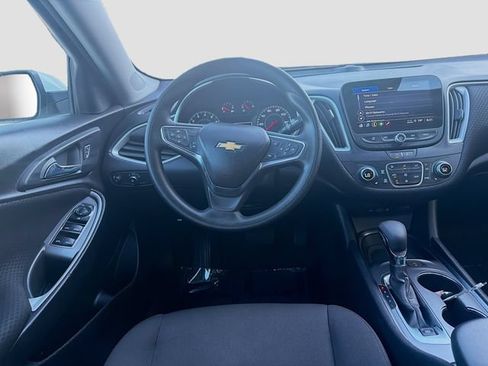 Used 2025 Chevrolet Malibu LT FWD image 18
