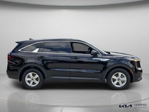 Certified 2026 Kia Sorento LX FWD image 4