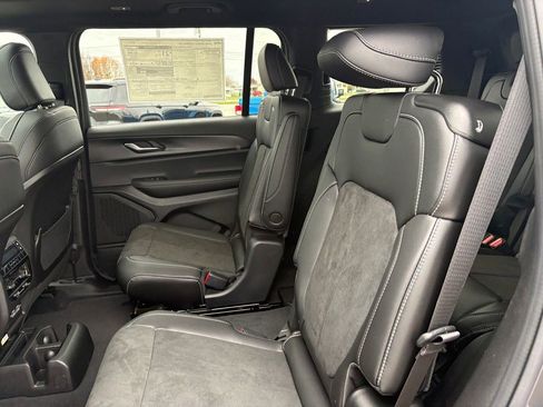 New 2025 Jeep Grand Cherokee L Altitude image 8