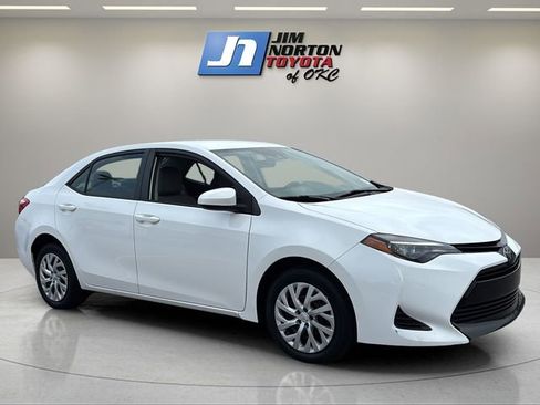 Used 2019 Toyota Corolla LE image 3