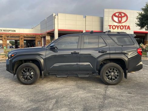 Used 2025 Toyota 4Runner SR5 AWD/4WD image 7