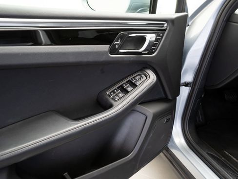 Used 2025 Porsche Macan image 18