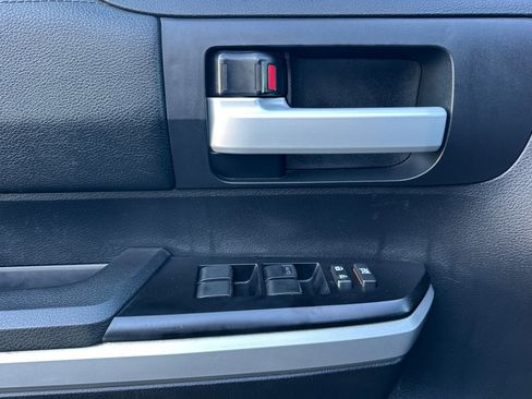 Used 2016 Toyota Tundra SR5 w/ SR5 Upgrade Package image 11